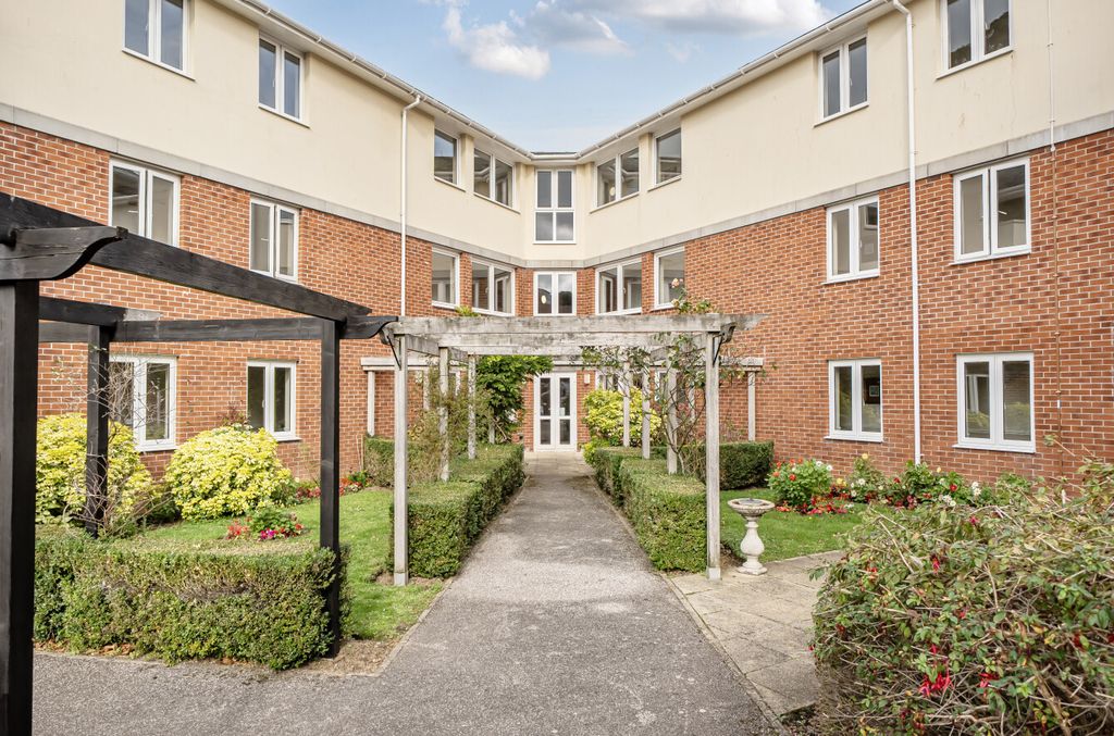 Property photo 2 of 20 2 - 1364076-1-68E56c2...