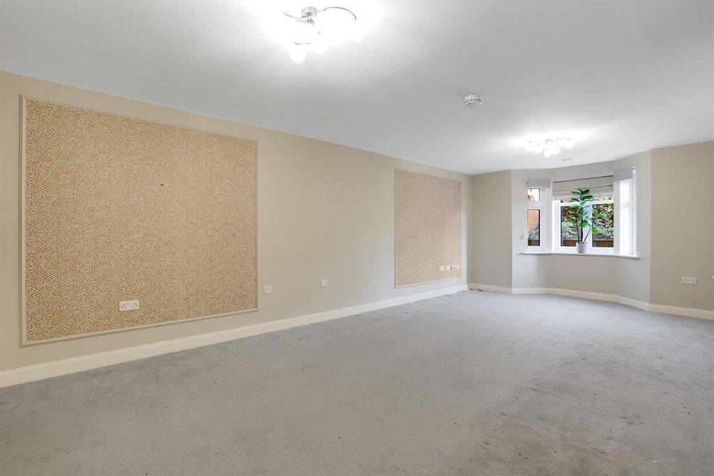 Property photo 1 of 17 11-Bb6Ejhmcs - 3 Goldfinch House - 1-Medium.Jpg