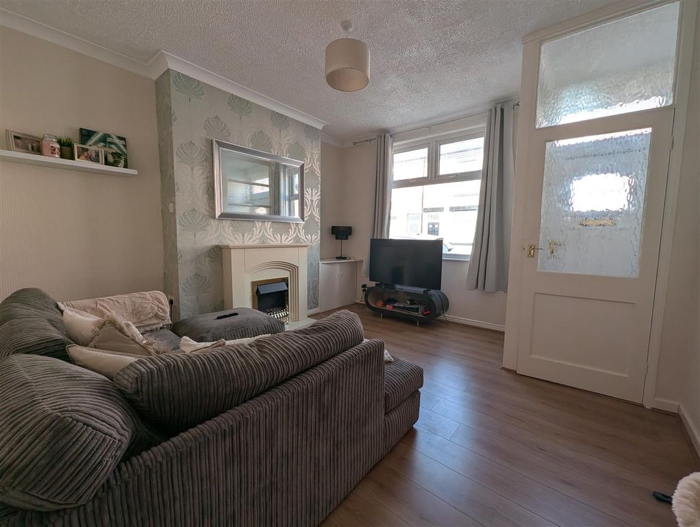 Property photo 2 of 10 Lounge