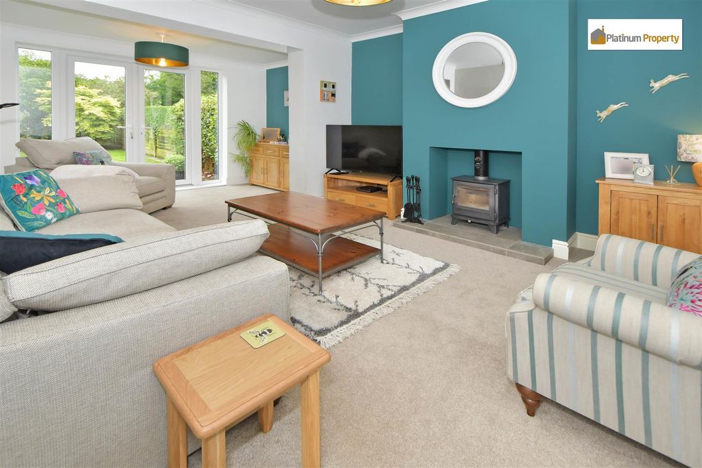 Property photo 2 of 36 Lounge