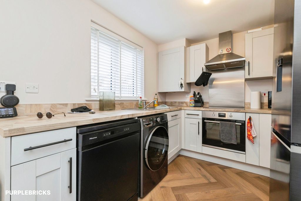 Property photo 3 of 20 Kitchen
