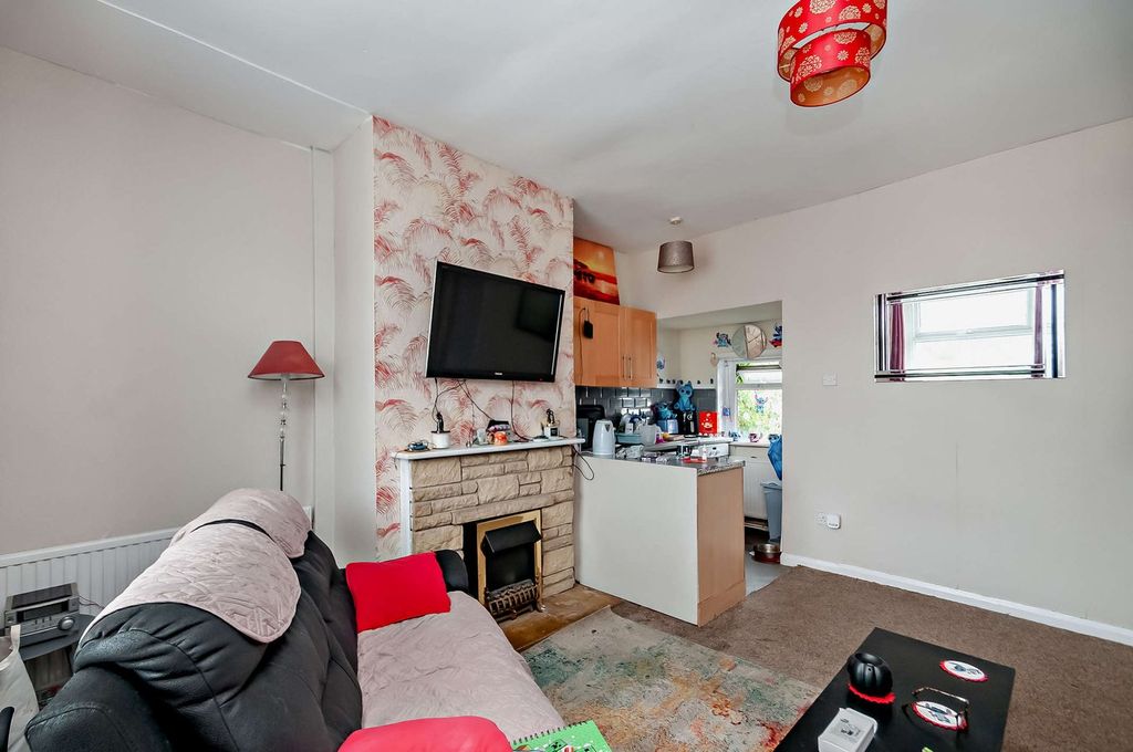 Property photo 2 of 21