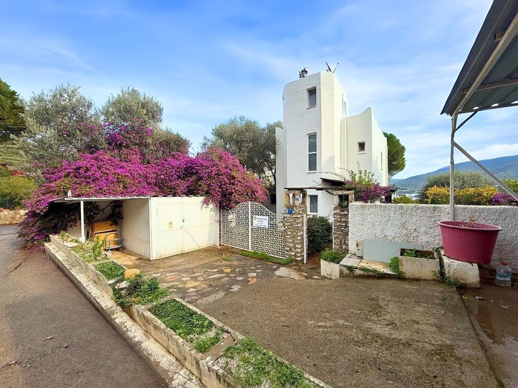 Property photo 3 of 24 Detached Sea View Villa &amp; Outhouse For Sale In Bodrum - Indoor And Outdoor Parking