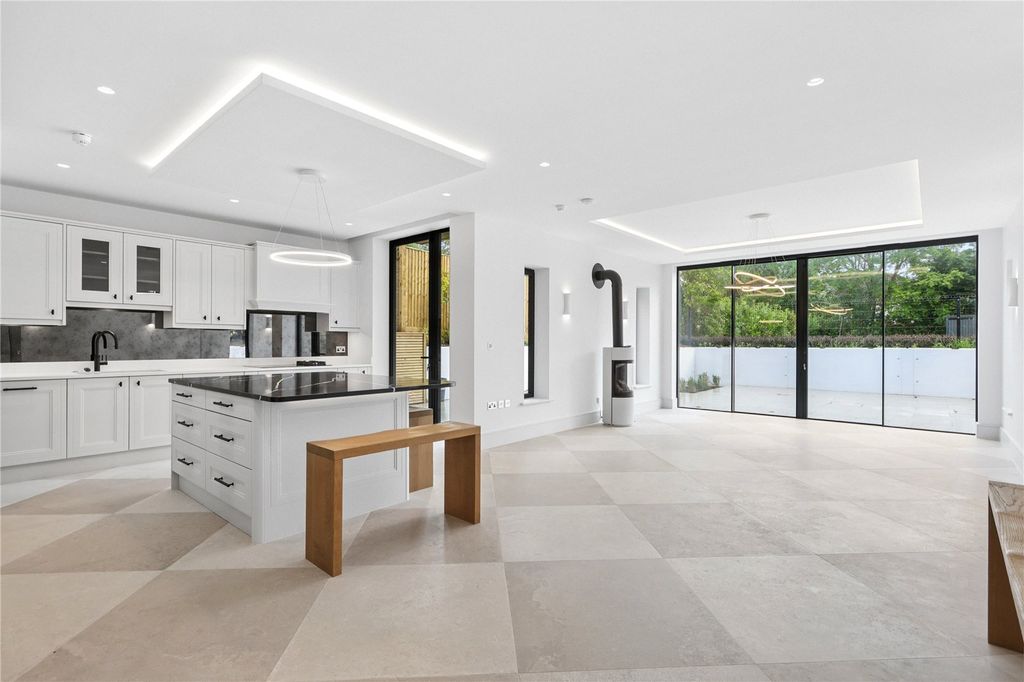 Property photo 3 of 21 Kitchen Dining
