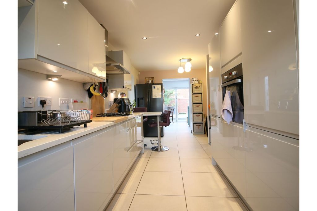 Property photo 3 of 28 Kitchen