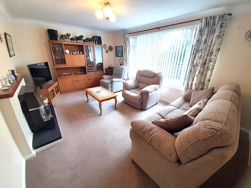 Property photo 3 of 15 Lounge