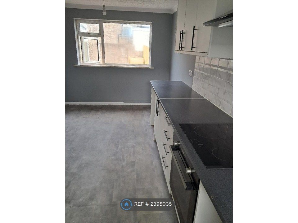 Property photo 3 of 7 Kitchen