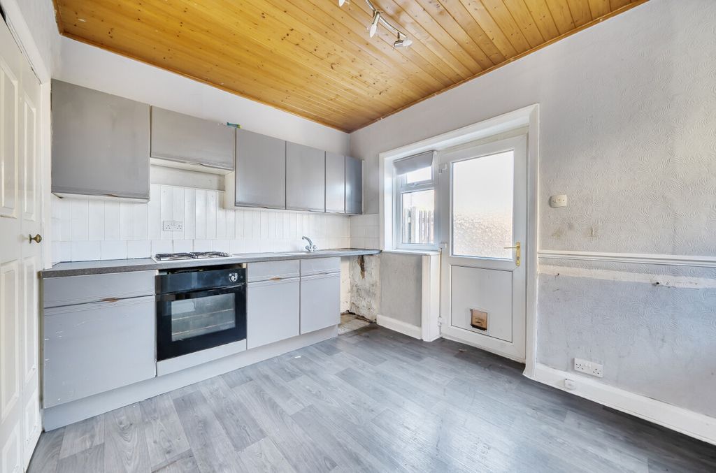 Property photo 3 of 12 1421904-7-69A6Eeb...