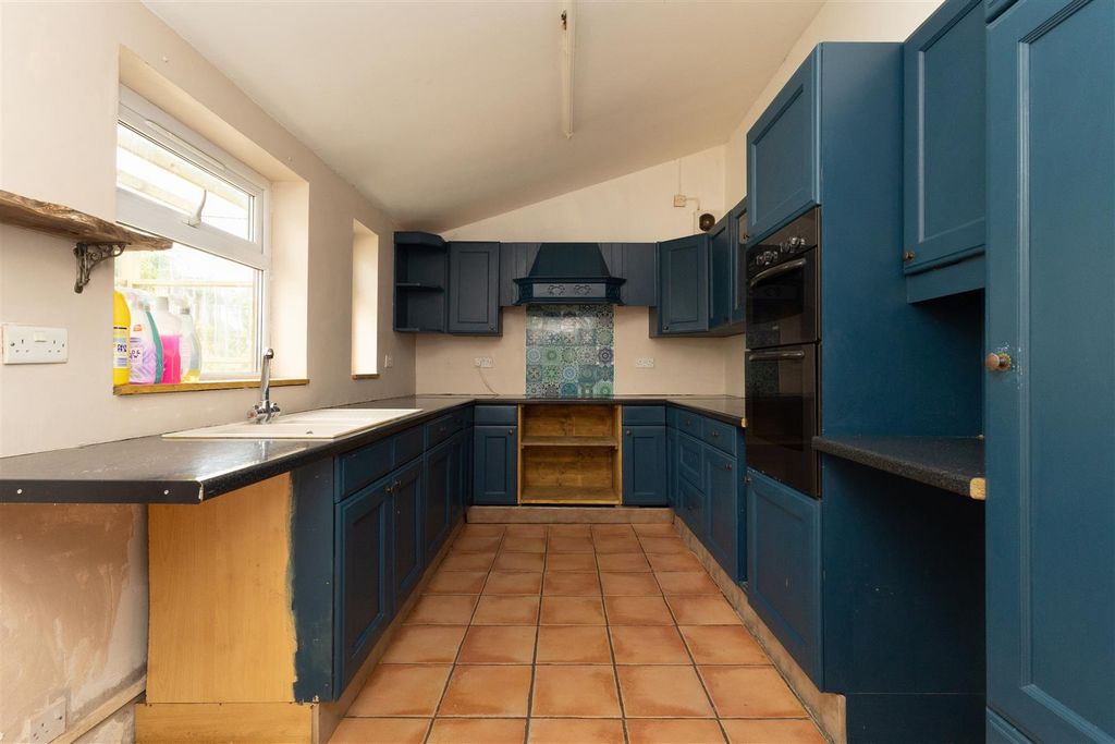 Property photo 3 of 22 Kitchen