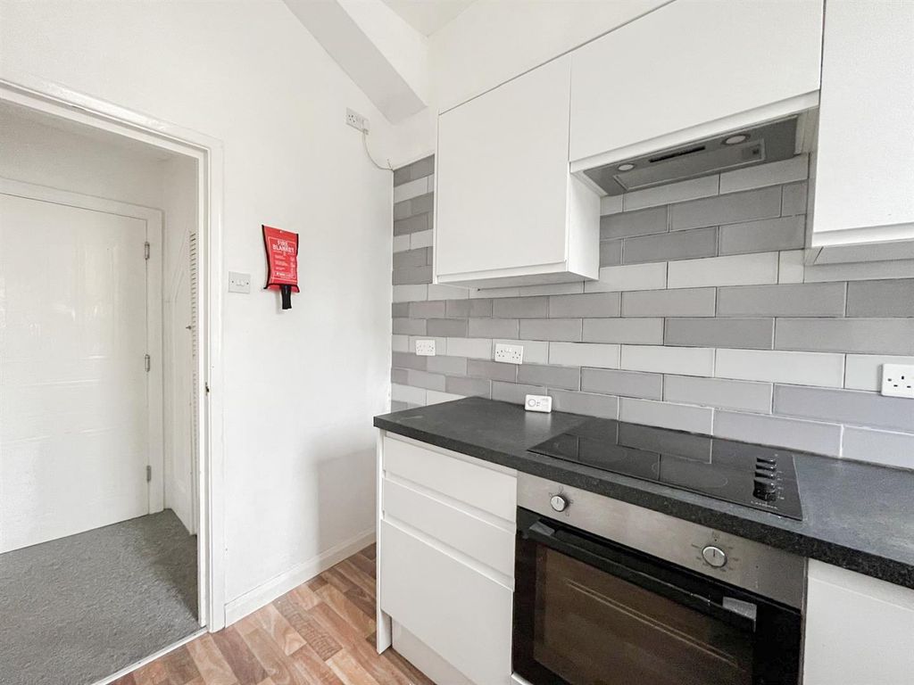 Property photo 3 of 18 10-B3Dd5501-8cc0-4B30-A091-A89357E3d480.Jpg