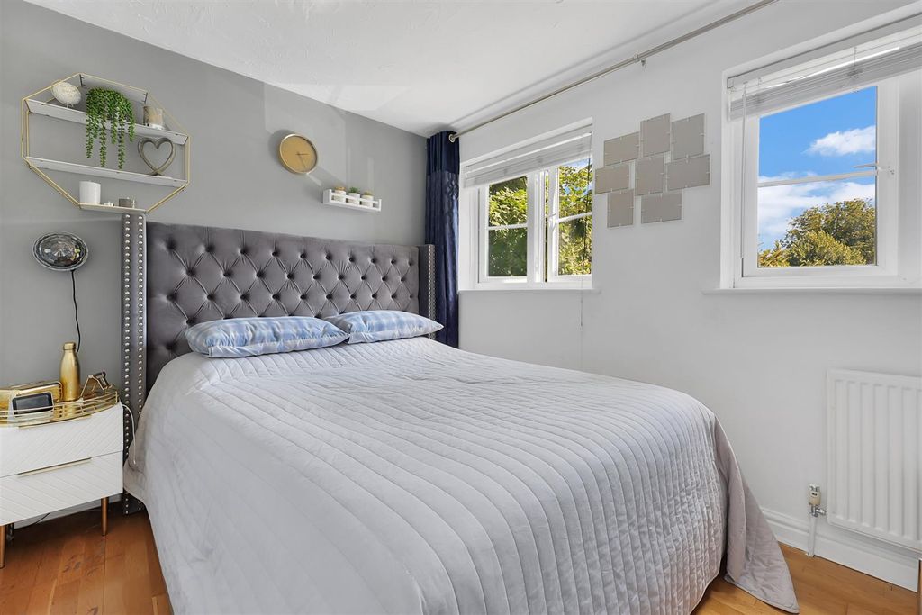 Property photo 3 of 12 Bedroom