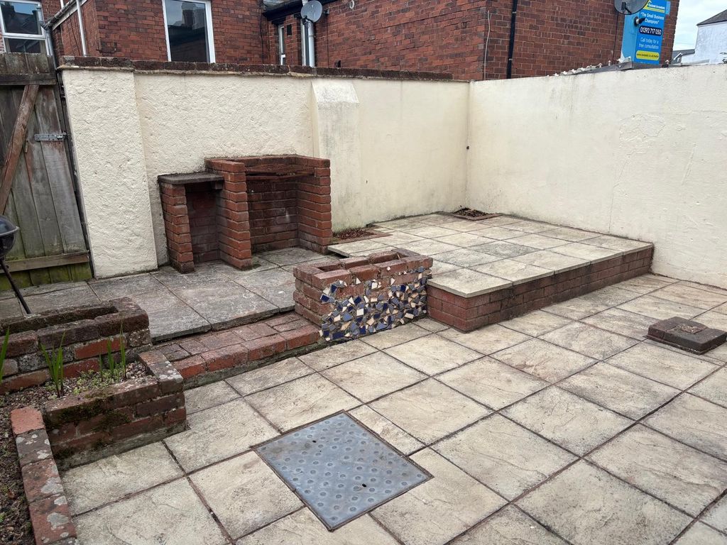 Property photo 2 of 6