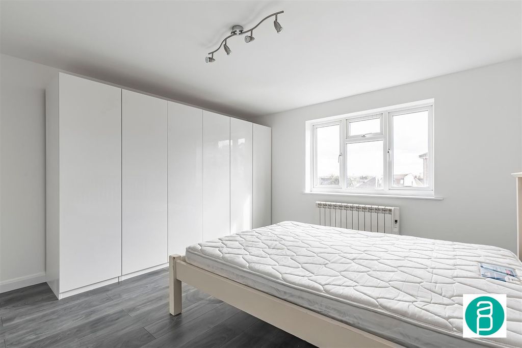 Property photo 2 of 12 Andrew_Purnell-11_Ranmore_Court__11_.Jpg