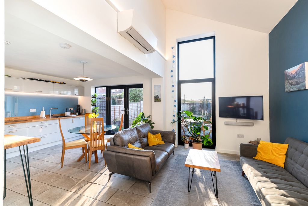 Property photo 2 of 20