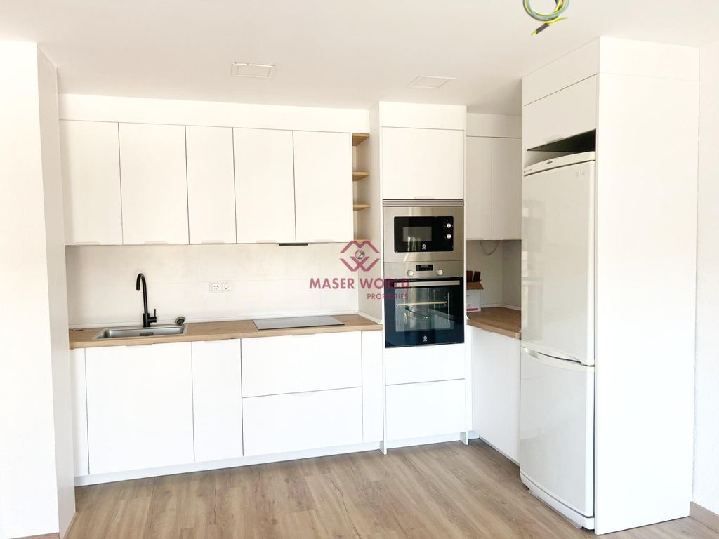 Property photo 1 of 21 Maser World Properties Presents This Spacious And Bright Apartment, Completely Renovated, Located Just 200 Meters From The Beach, Ideal For Enjoying The Mediterranean In Minutes.