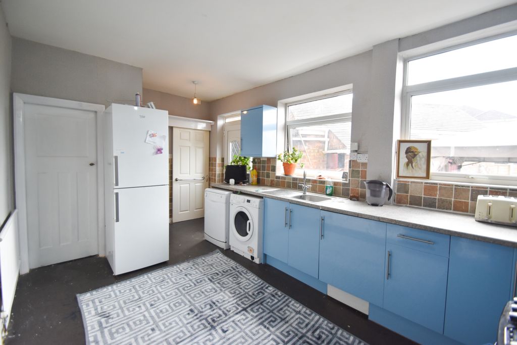 Property photo 3 of 13 Kitchen