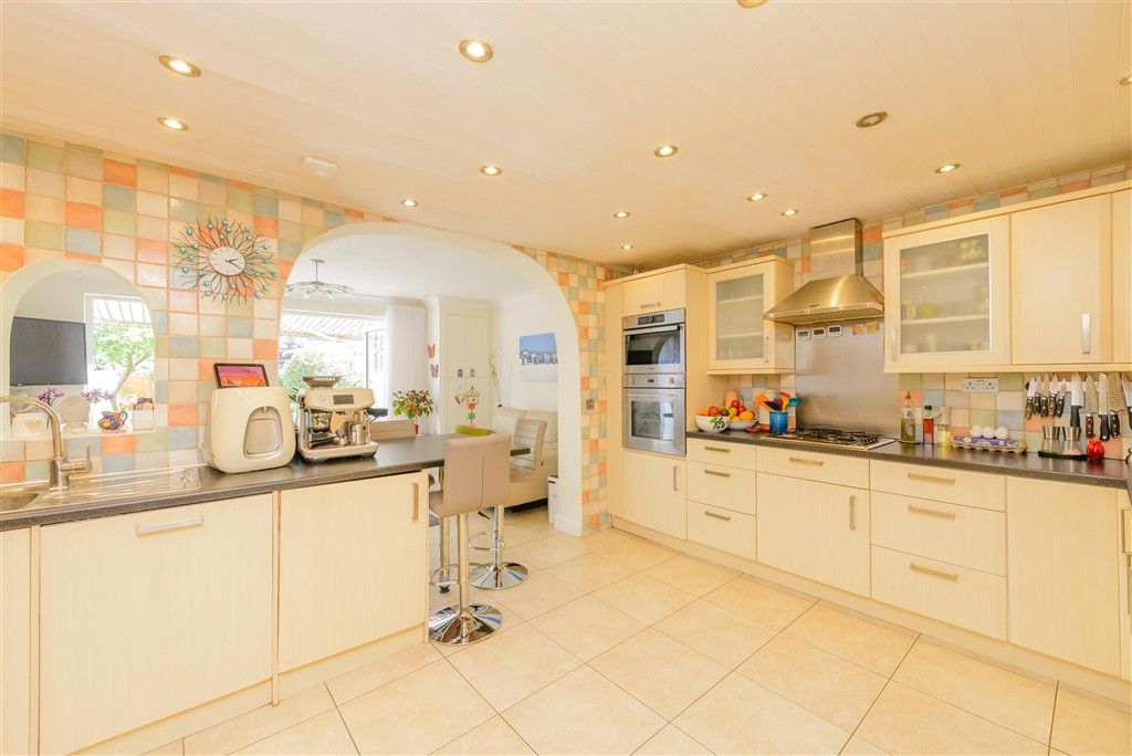 Property photo 3 of 12 Kitchen