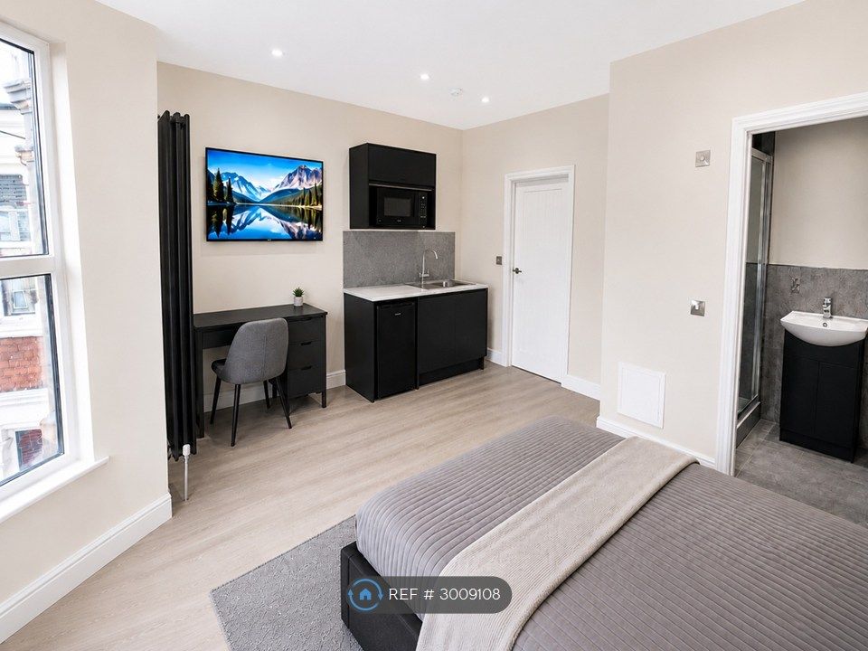 Property photo 2 of 7 Bedroom 5 - En-Suite Double Room With Kitchenette