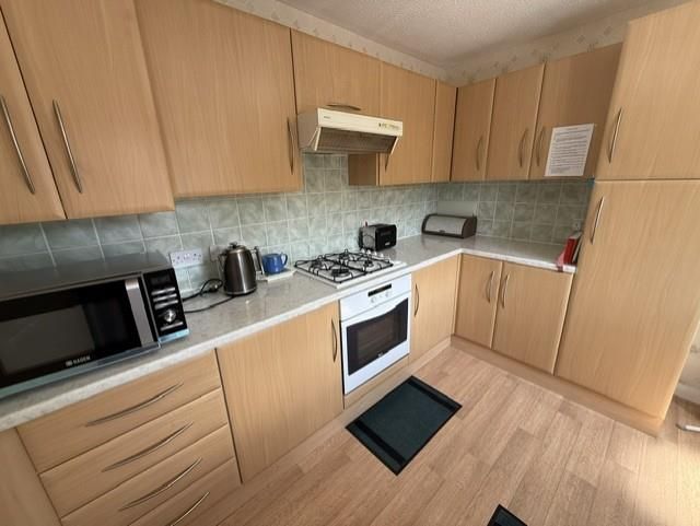 Property photo 3 of 10 Kitchen