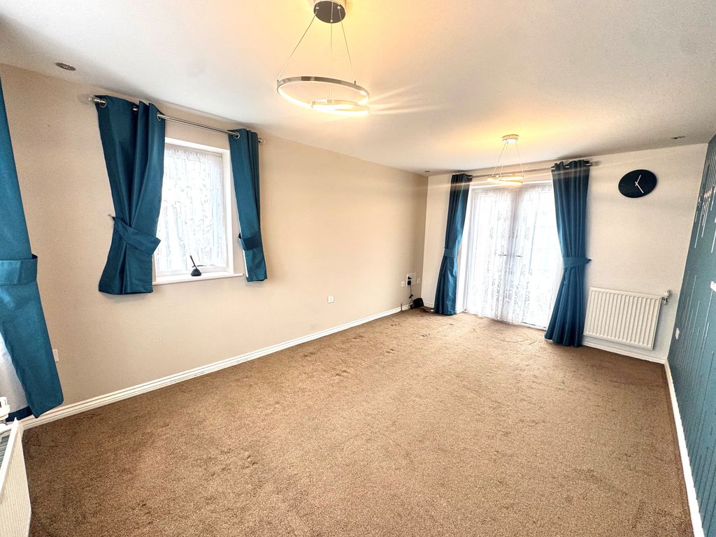 Property photo 1 of 8 Living Room