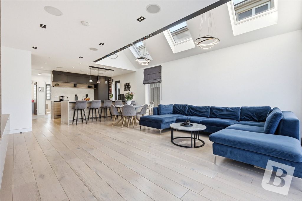 Property photo 3 of 25 Kitchen/Lounge/Diner