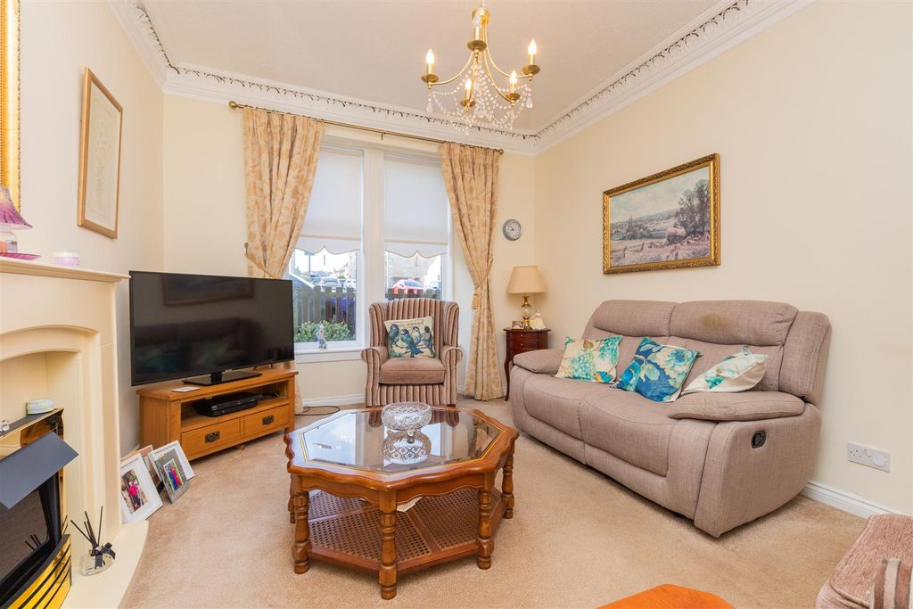 Property photo 3 of 22 21 Thomson Street Strathaven ML10 6Lz Cruive-6.Jpg
