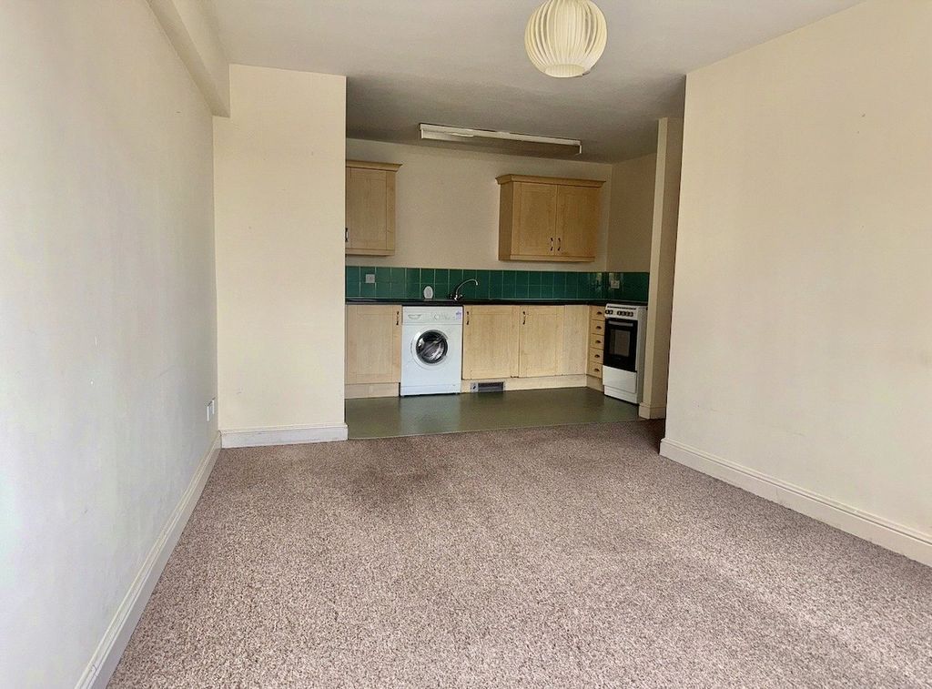 Property photo 2 of 8 Picture No. 14