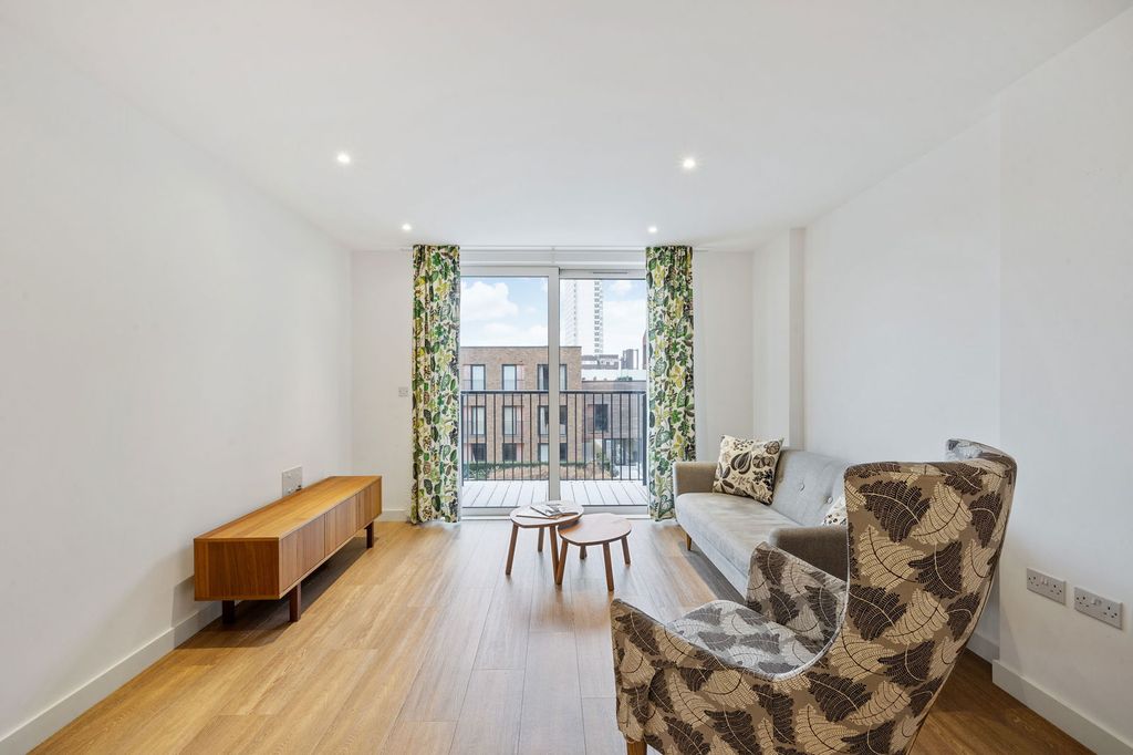 Property photo 3 of 12