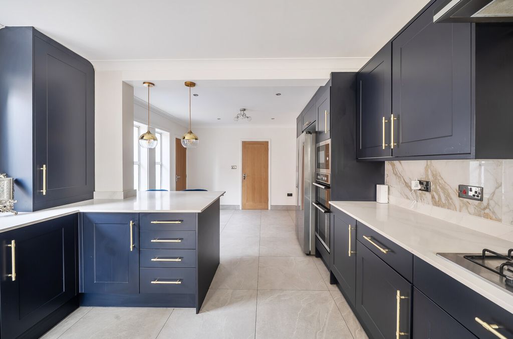 Property photo 3 of 18 1424674-17-69Af00...