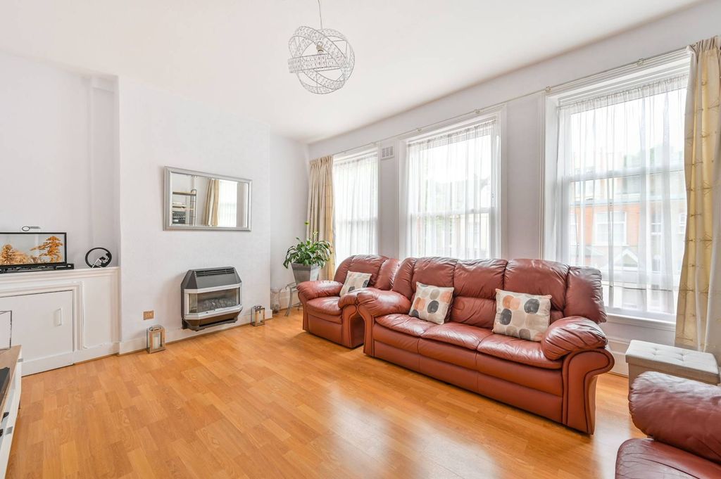 Property photo 3 of 11