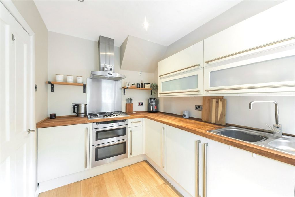 Property photo 3 of 22 Kitchen