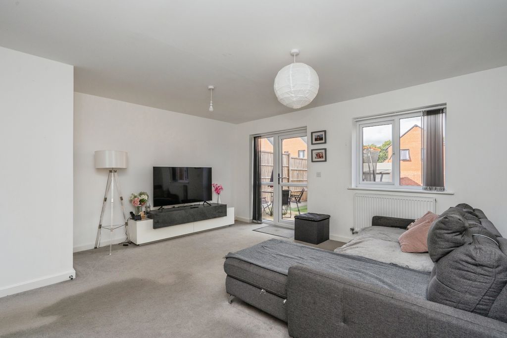 Property photo 2 of 20