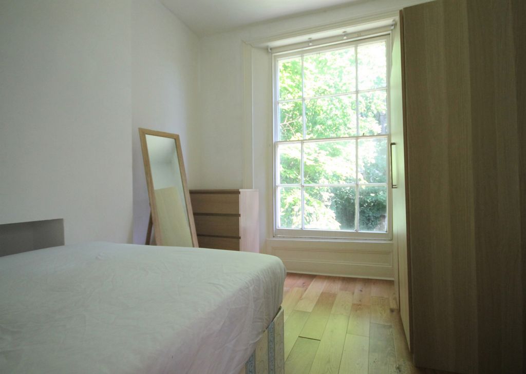 Property photo 3 of 6 Bedroom