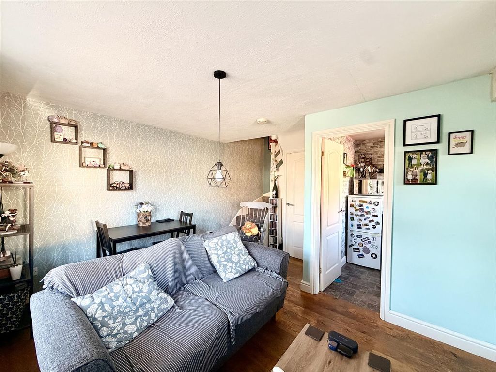 Property photo 3 of 9 3