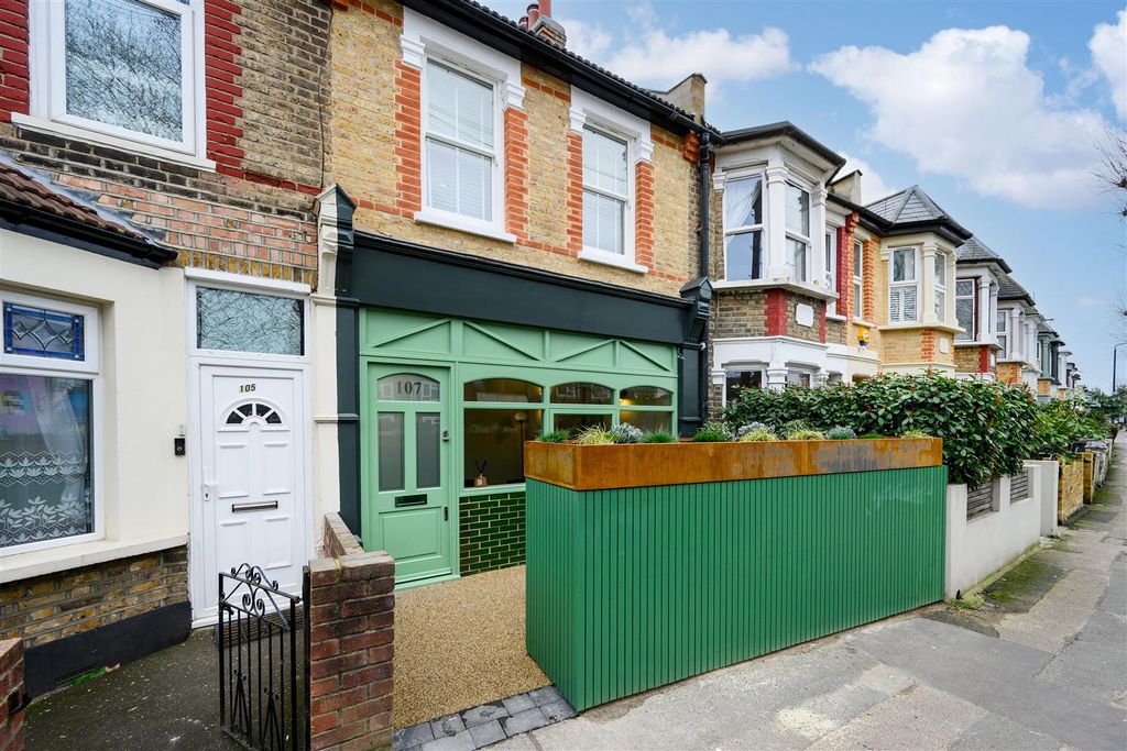 Property photo 2 of 47