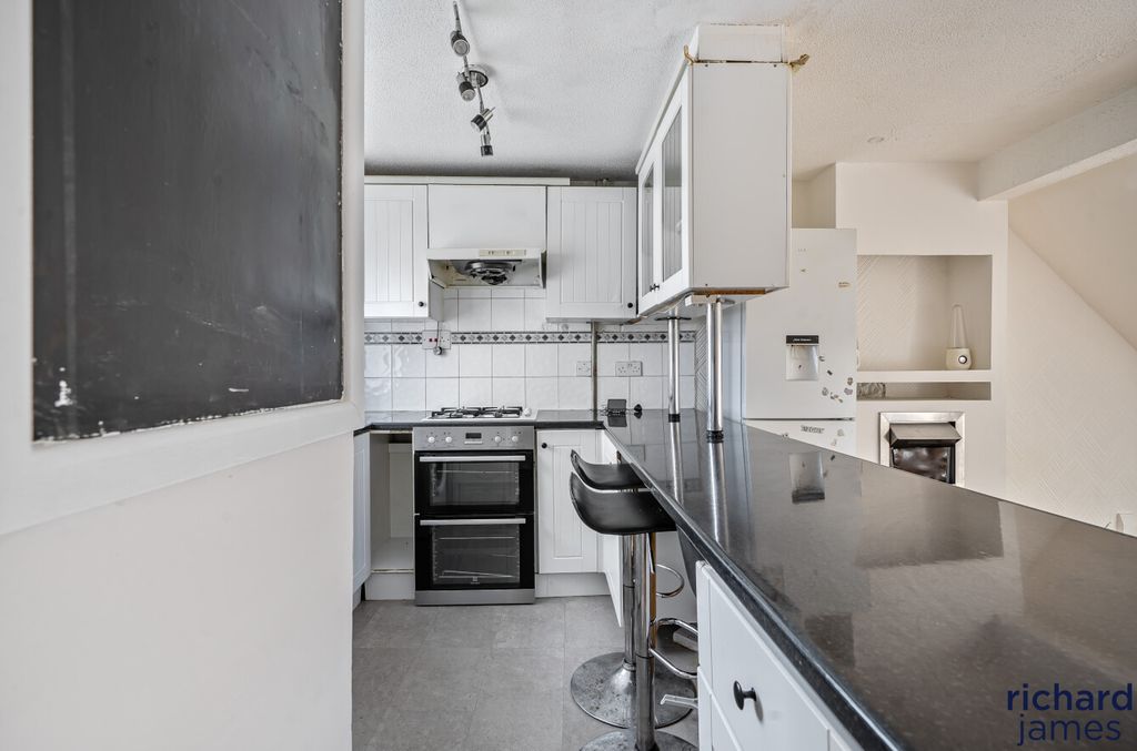 Property photo 2 of 10 85F4cc84326745318d95022B413A3113