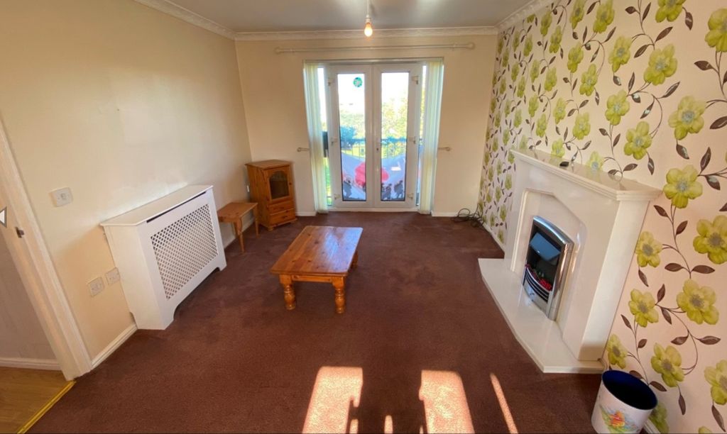 Property photo 3 of 9 Lounge