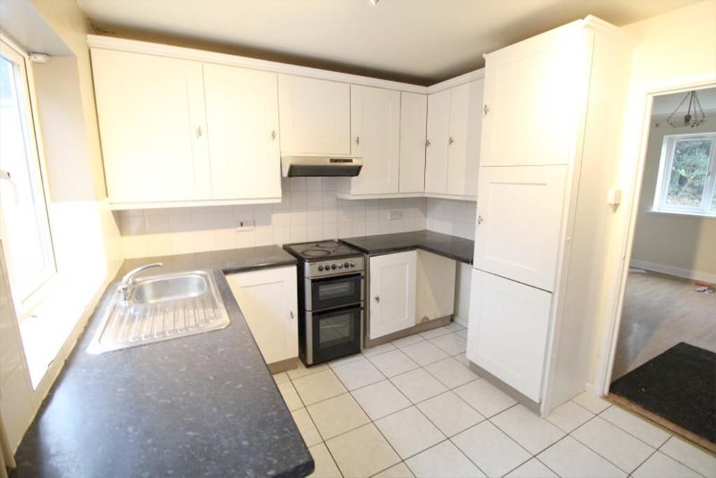 Property photo 3 of 8 Kitchen.Jpg