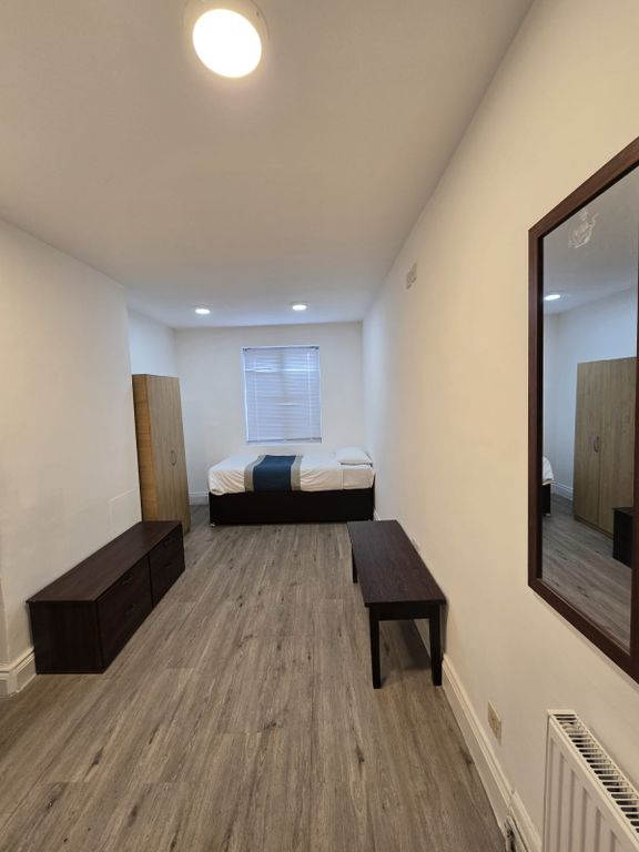 Property photo 2 of 5 Room