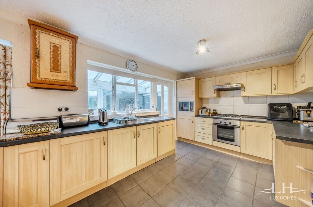 Property photo 3 of 25