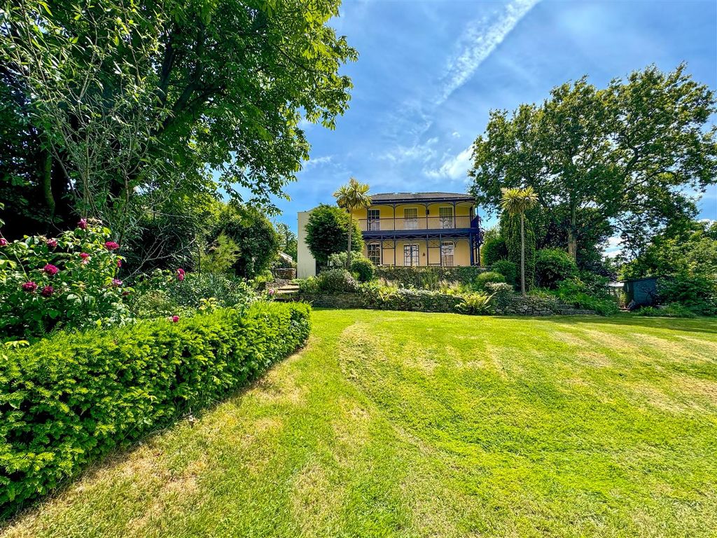 Property photo 2 of 38