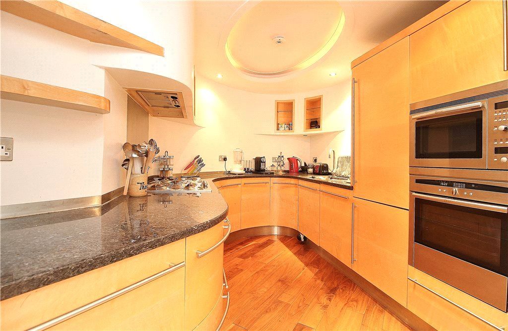 Property photo 3 of 19 Kitchen