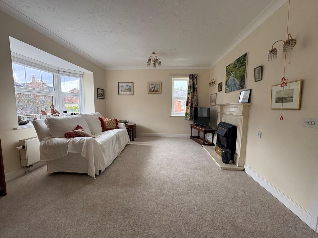 Property photo 2 of 17 Sitting Room