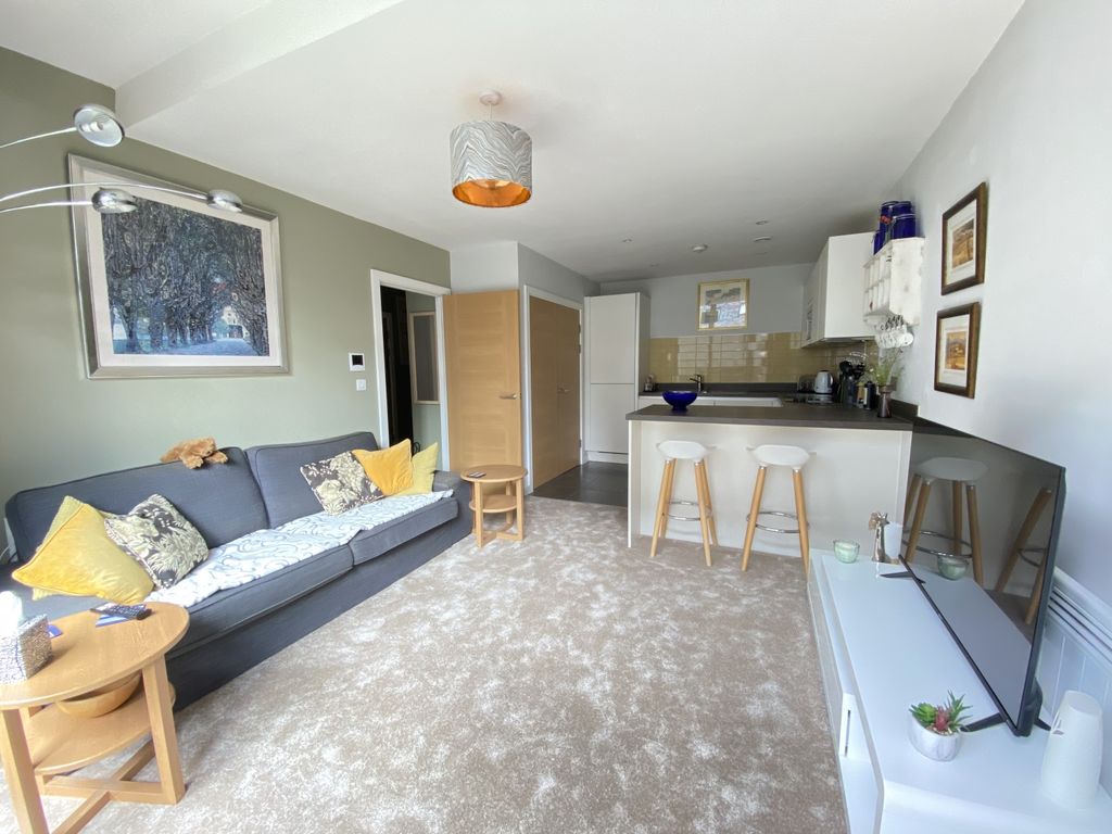 Property photo 1 of 14 Image00004