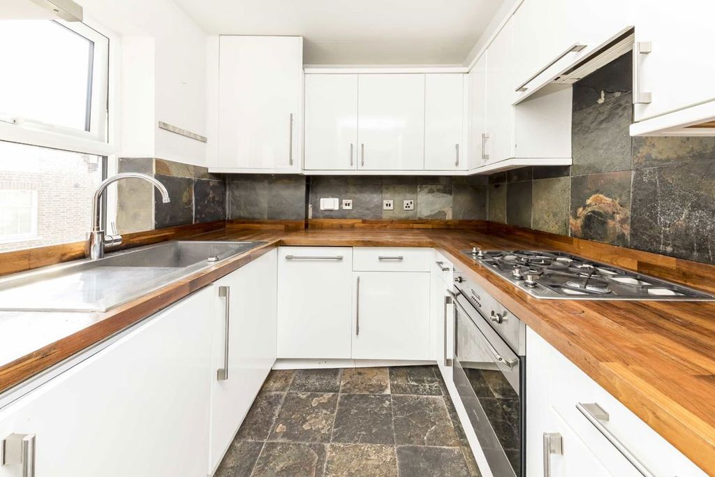 Property photo 3 of 5