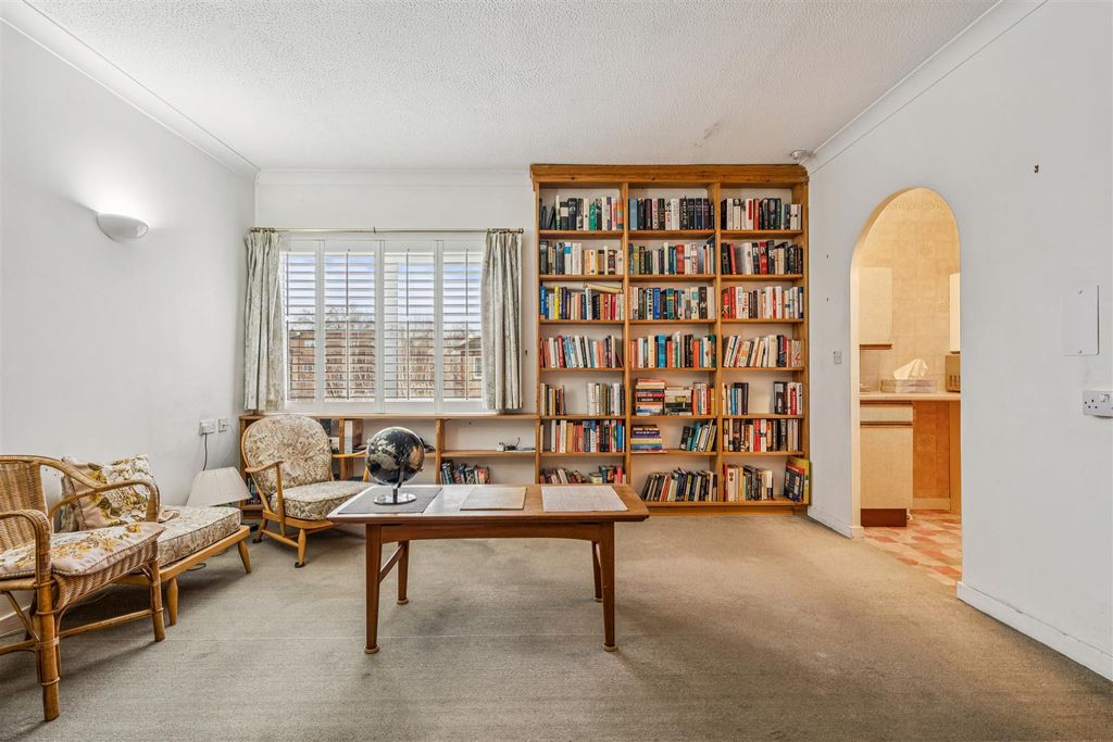 Property photo 2 of 12 For Sale - Homecross House, W4