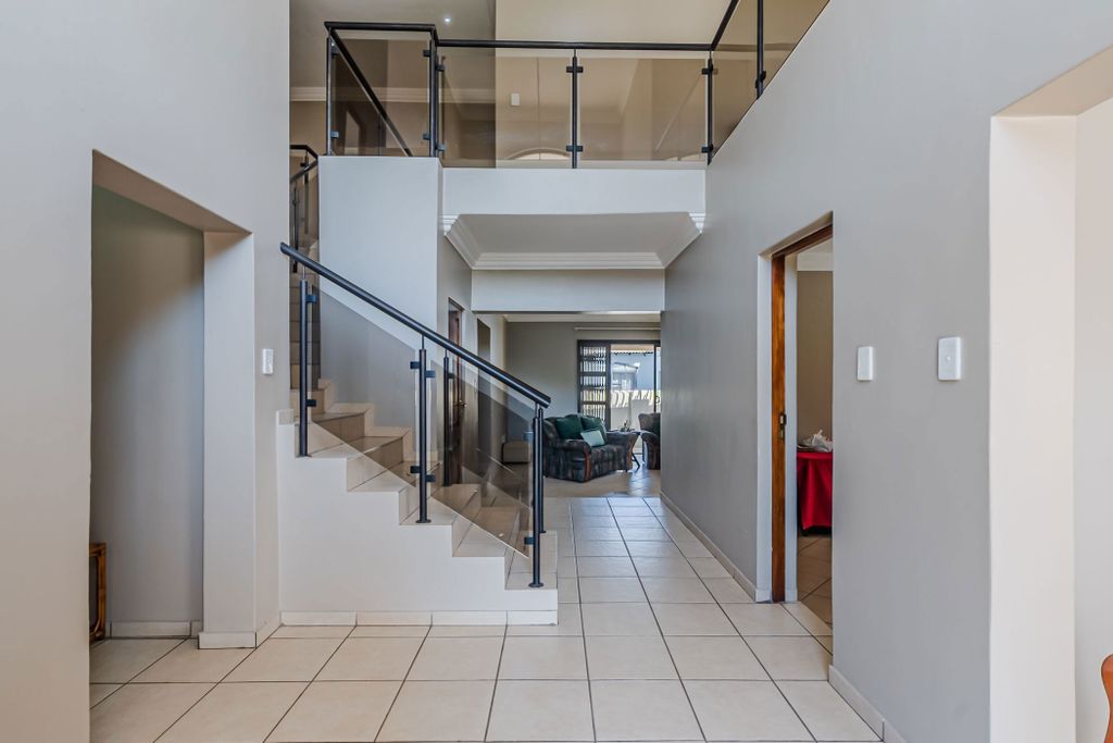 Property photo 3 of 43 Cn1721879