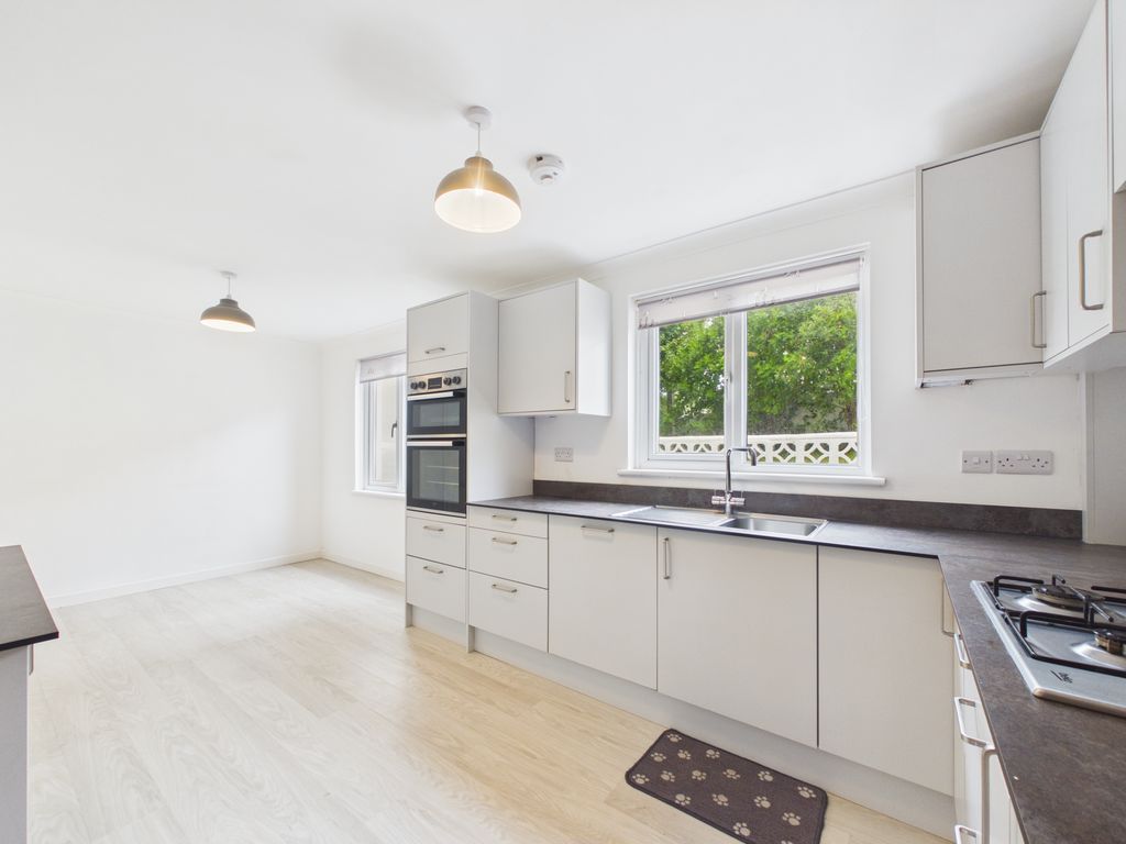 Property photo 3 of 11 Kitchen