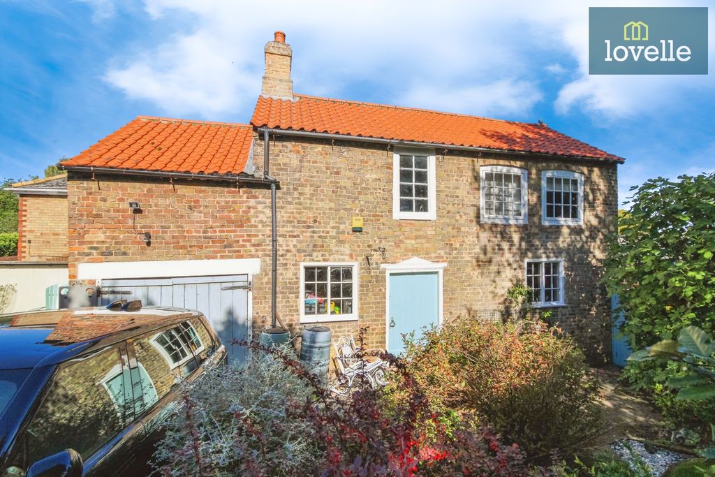 Property photo 3 of 28