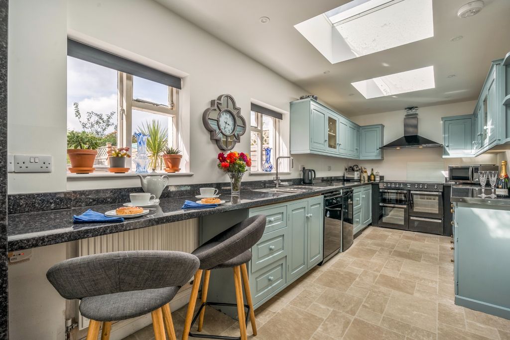Property photo 2 of 19 5259454